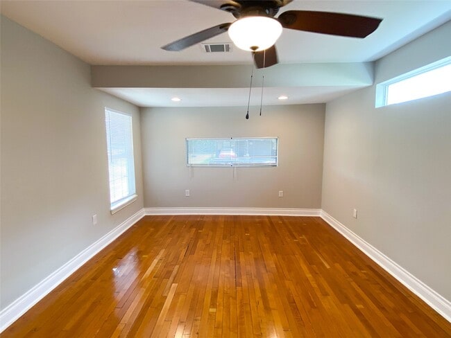 Building Photo - 1406 Mystic St