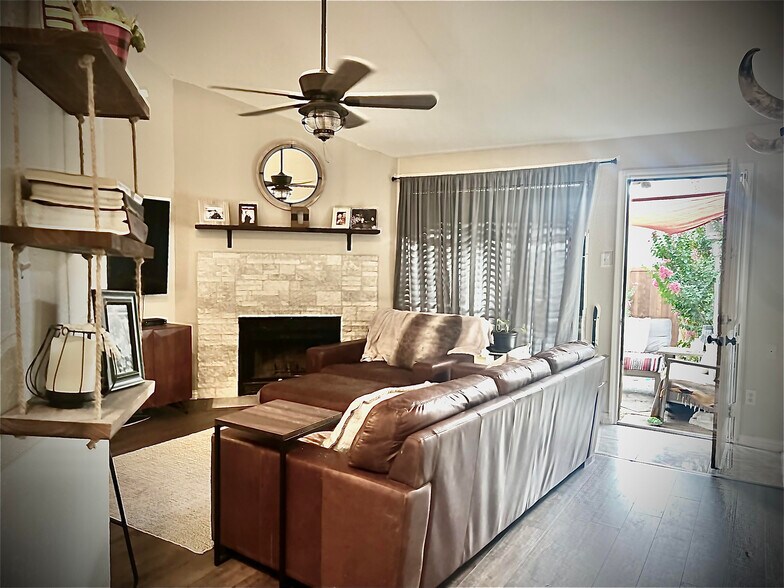 Building Photo - 213 Hickory Springs Dr