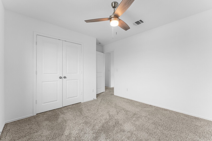 Building Photo - 129 Escondido Cir