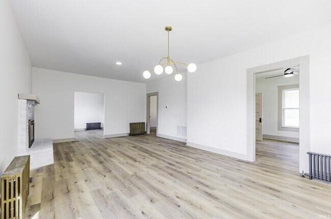 Building Photo - 400 E Highland Ave