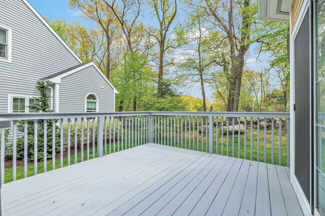 Building Photo - 70 Maple Oak Dr