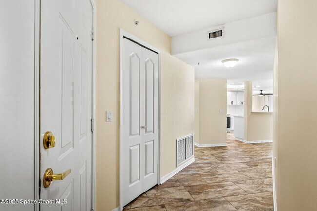 Building Photo - 821 Del Rio Way