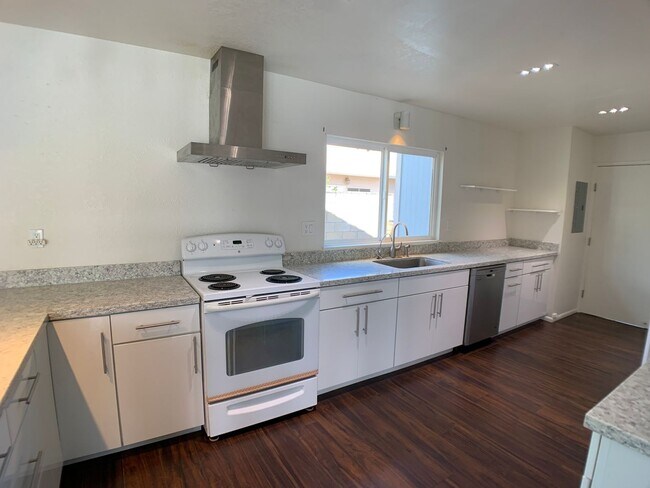 Building Photo - Mililani  - Rare 4 bedroom with upgraded kitchen/bathroom & large living/dining room