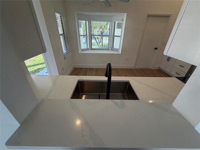 Building Photo - 4352 Sandhurst Dr