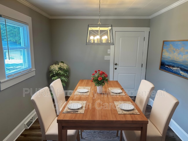 Building Photo - 1101 Woodlawn St