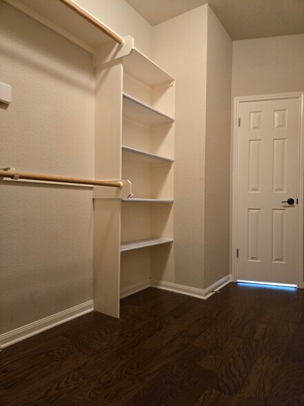 Walk in master closet - 1803 Baranco Way