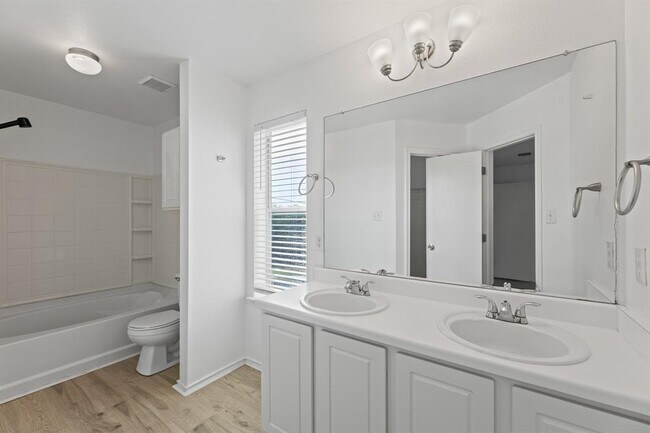 Building Photo - 722 Lavaca Loop