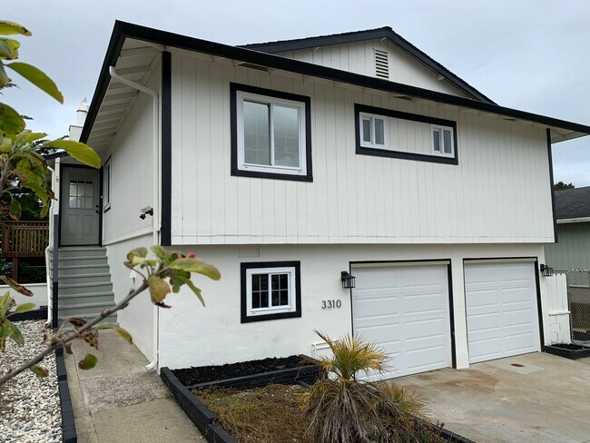 Scenic UPPER unit 3b/2ba - 3310 Fasman Dr