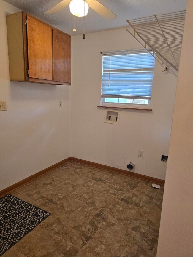Building Photo - 122 Beach Dr