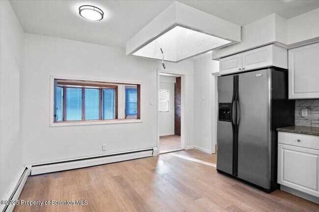 Building Photo - 134 Lampman St