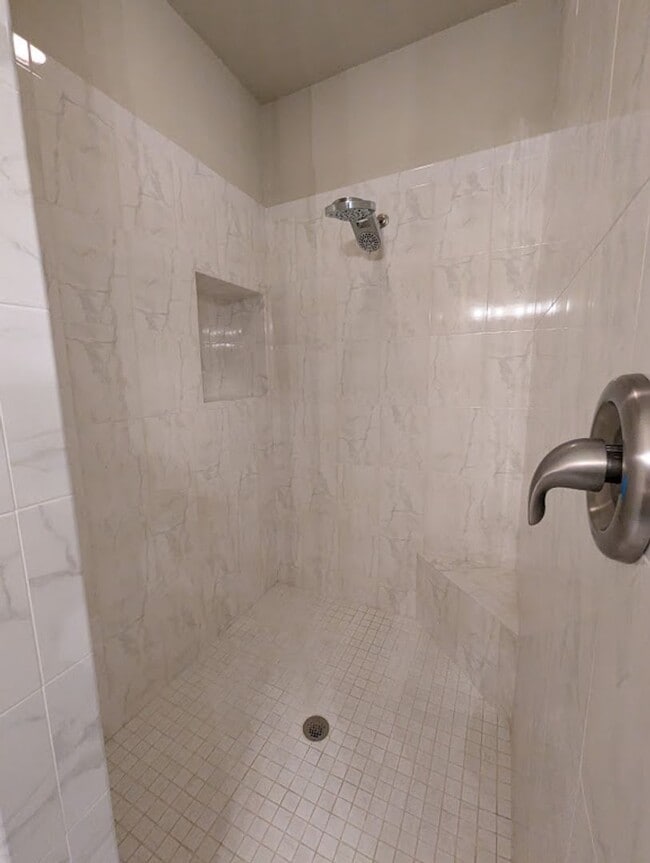 Building Photo - Townsend - 3 Bed 3 Bath Townhome