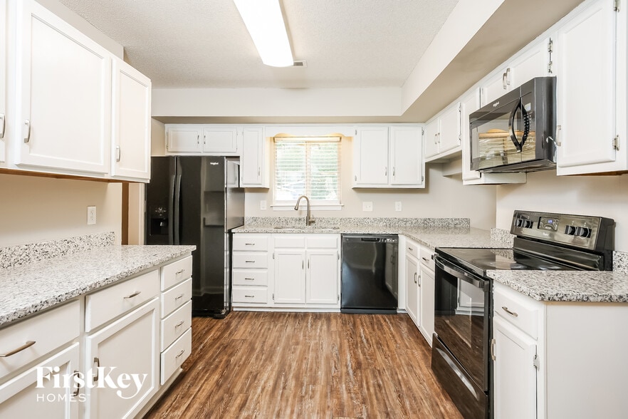 Building Photo - 304 Pembrook St