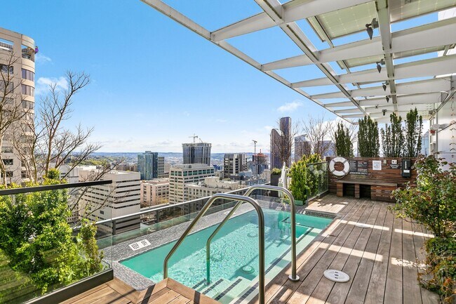 Building Photo - 1321 Seneca St