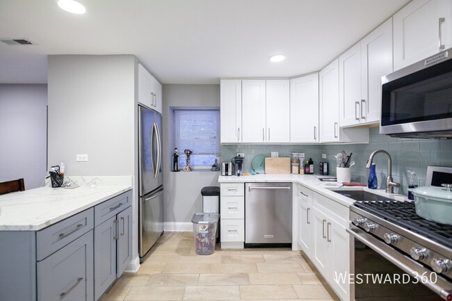 Building Photo - 1924 N Honore St