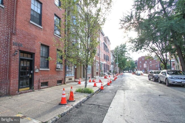 Building Photo - 1616 Pine St