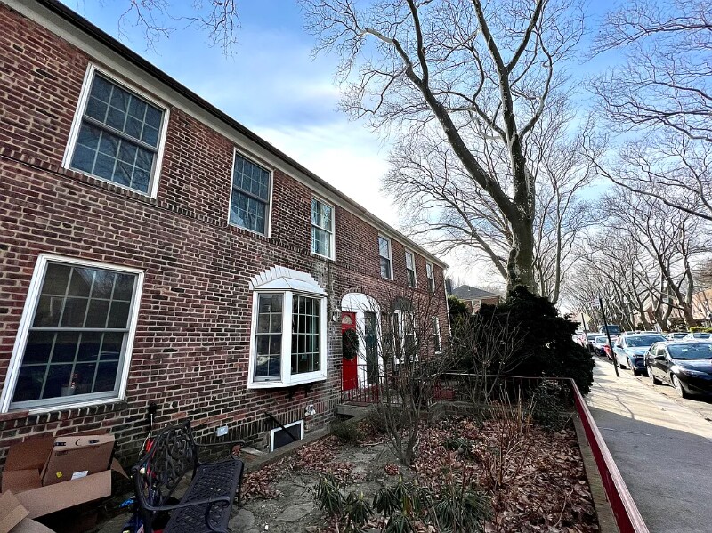 Building Photo - 39-27 45th St