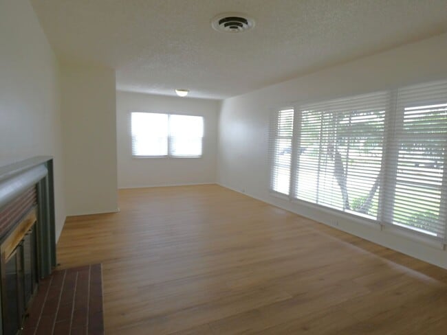 Building Photo - **Available NOW in Whittier!**