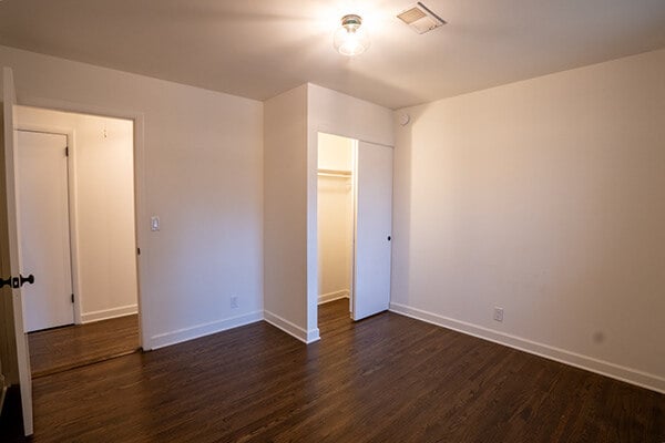 Building Photo - 4900 Jonquil Dr