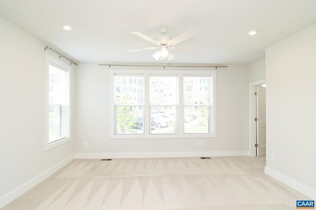 Building Photo - 825 Wesley Ln