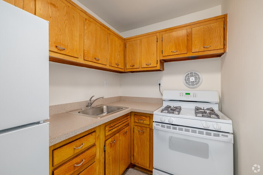 1BR, 1BA - 530SF - Kitchen - Ralson Apartments