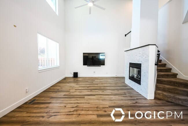 Building Photo - 1034 Lincoln Ln