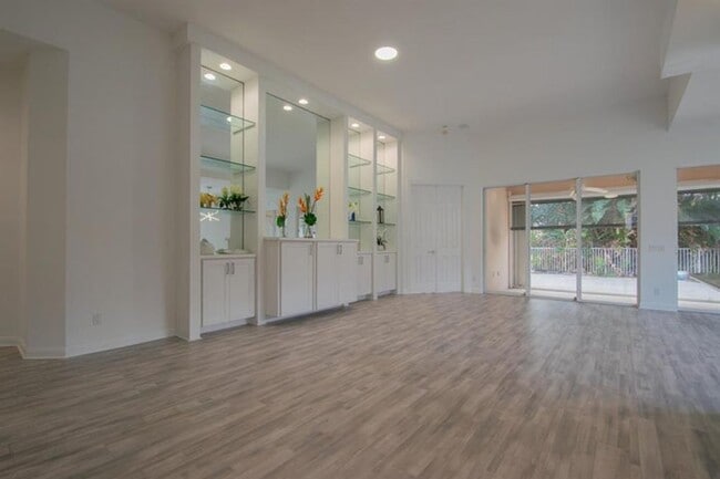 Building Photo - 7046 Fish Creek Ln
