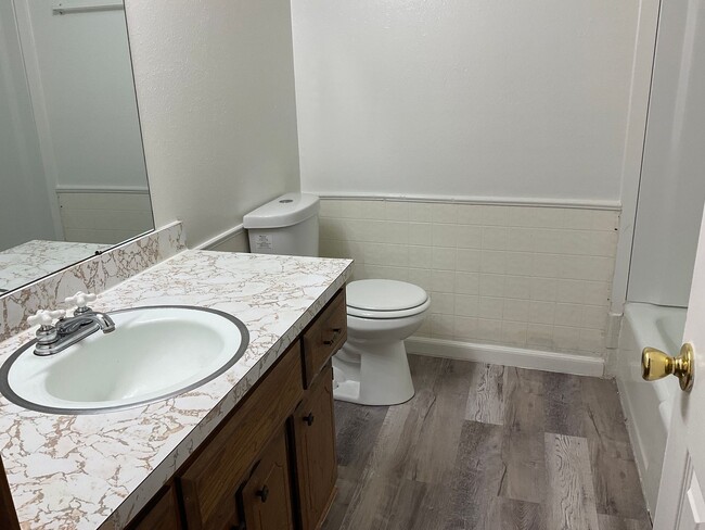 Building Photo - 3bd 2ba 2 car