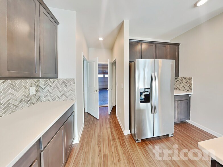 Building Photo - 4691 Electric Ave SW