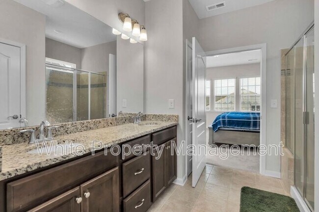 Building Photo - 15007 Arlington House Dr