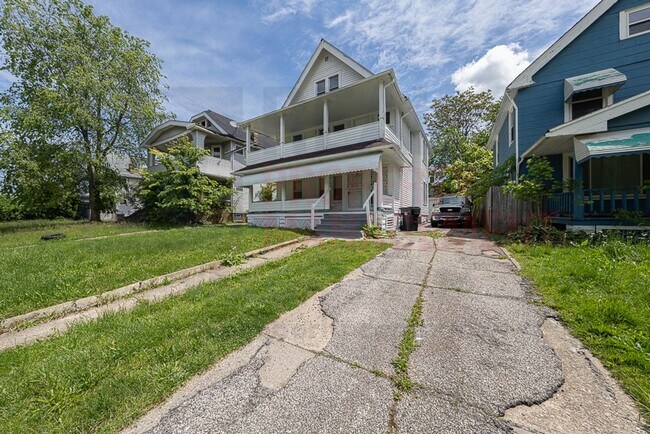 Building Photo - 3353 E 132nd St