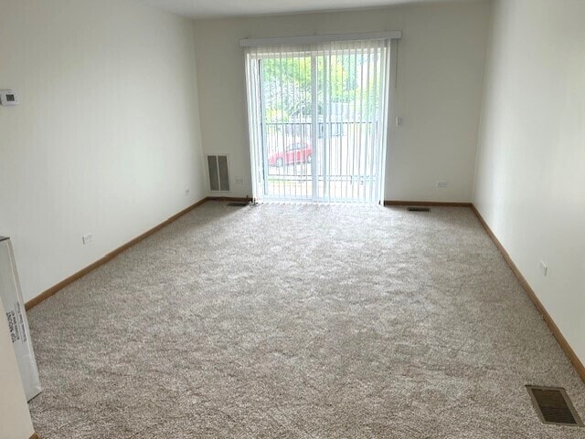 Building Photo - 727 Elm Ln