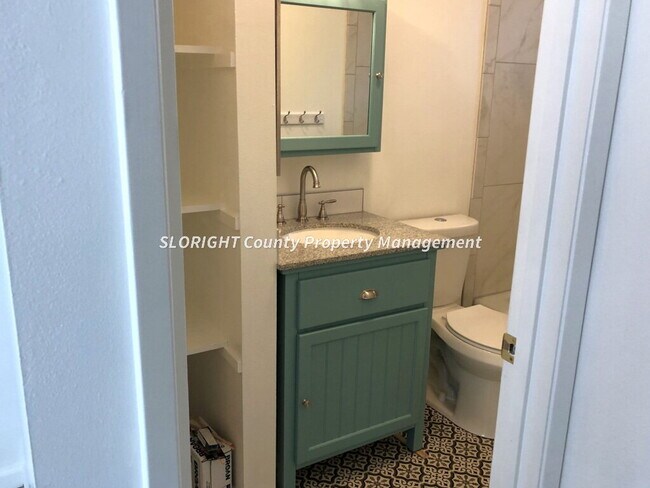 Building Photo - AVAILABLE DECEMBER - 1 Bedroom Unit in Quiet Atascadero Complex