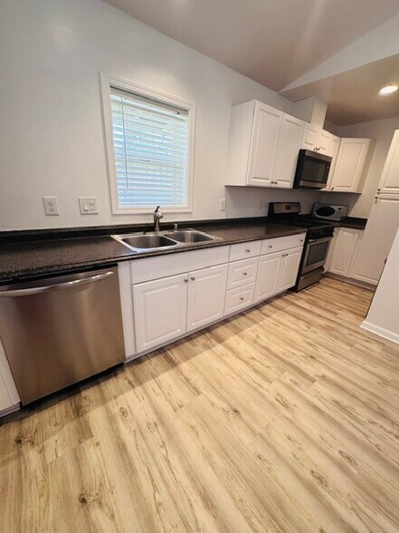 Building Photo - 4711 Pepper Ln