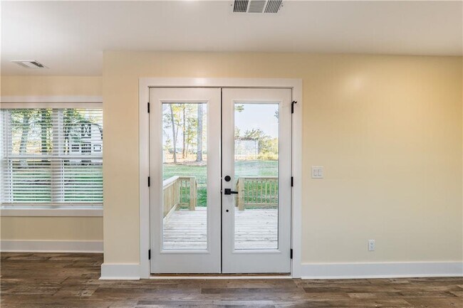 Building Photo - 42 Arnold Rd