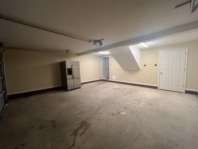 Building Photo - 635 Shipwatch Dr