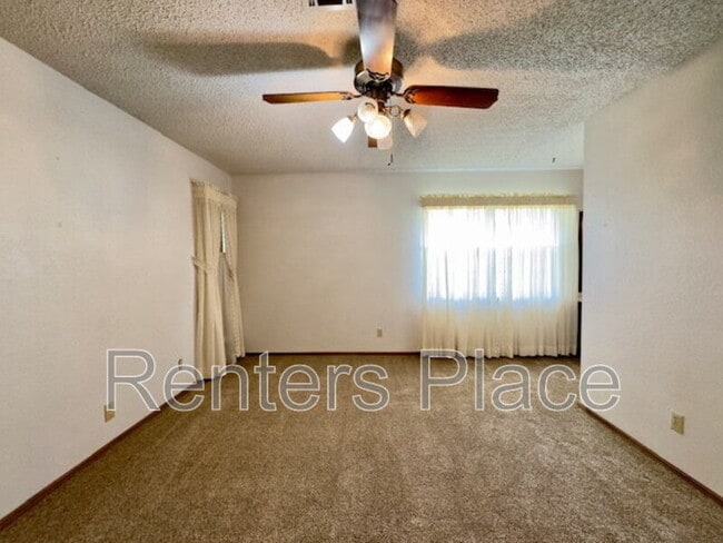 Building Photo - 625 Rosewood Ct
