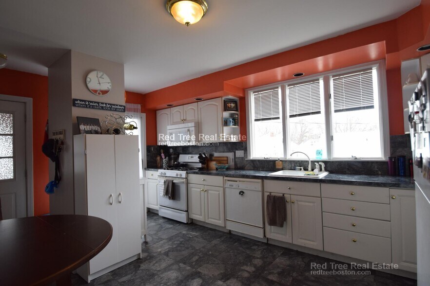 Building Photo - 416 Baker St