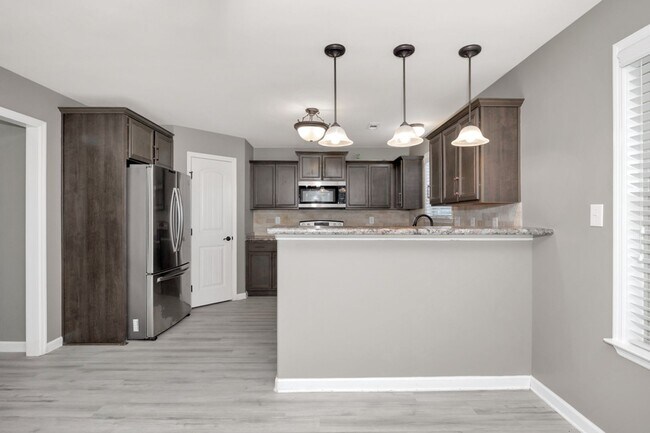 Building Photo - Fresh Paint & New Carpet! 4BR with Fenced Yard