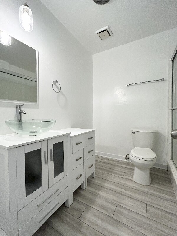 Building Photo - 1849 S Bentley Ave