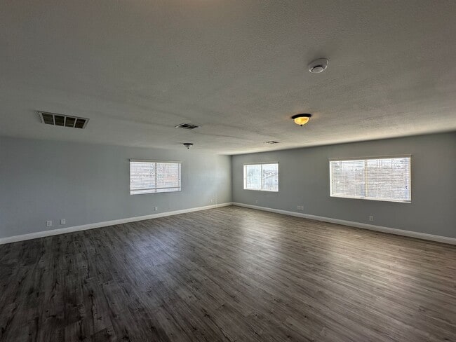 Building Photo - Terra Linda