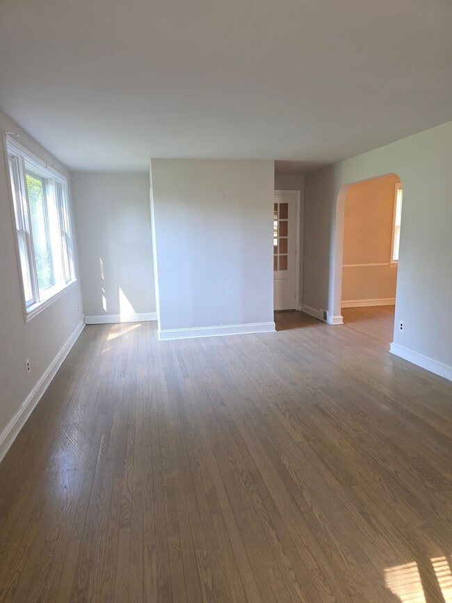 Building Photo - McDaniel Heights Single Family Home