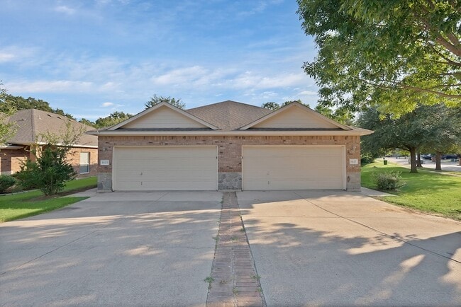 Building Photo - 1427 Piedmont Dr