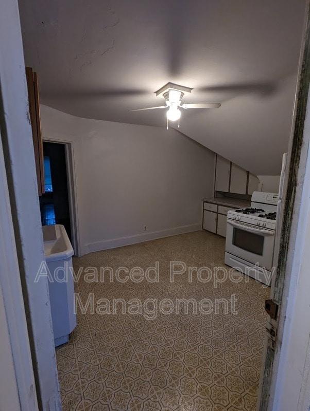 Building Photo - 1024 Hagerer St