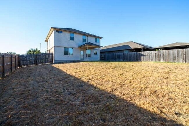 Building Photo - 402 Zenith Rd
