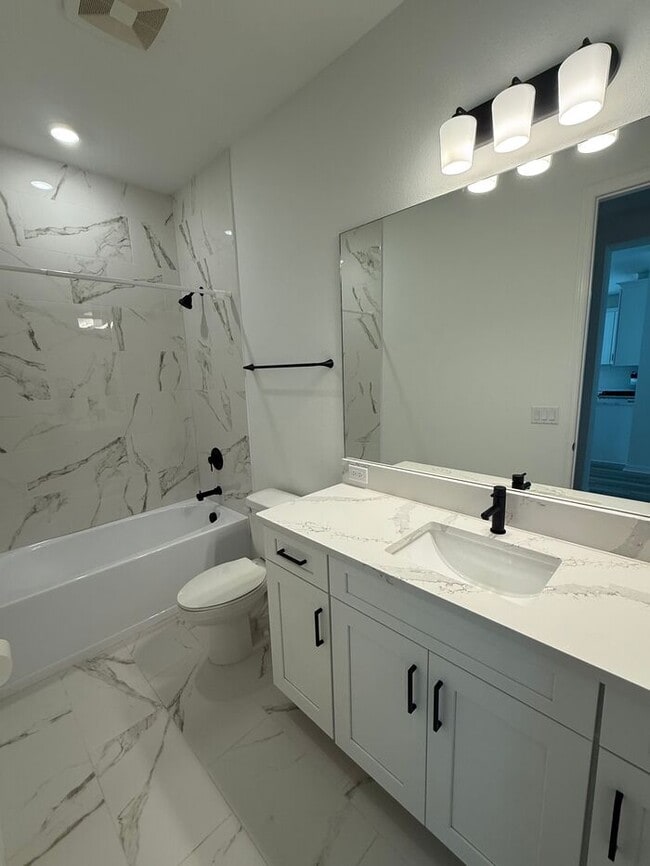 Building Photo - Sweetwater at Lakewood Ranch 2 Bedroom Villa