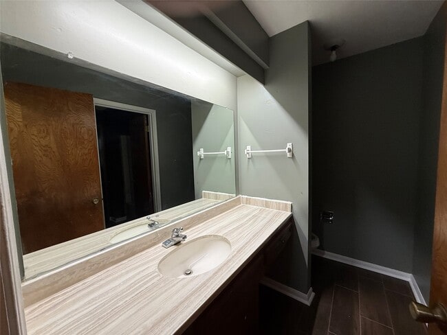 Building Photo - 16002 Havenhurst Dr