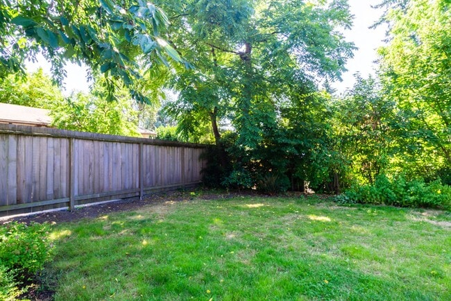 Building Photo - 2bd/1.75ba Seattle House
