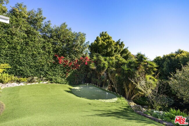 Building Photo - 11215 Sunset Blvd