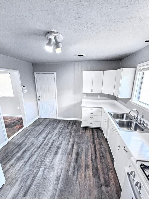 Building Photo - 3018 Meadow Forest Dr