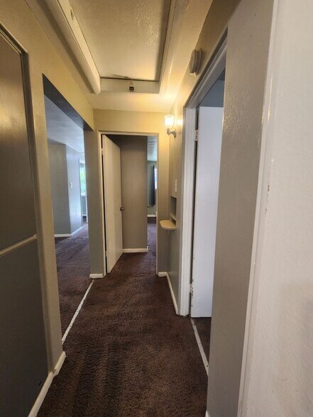 Building Photo - 1753 Clinton St